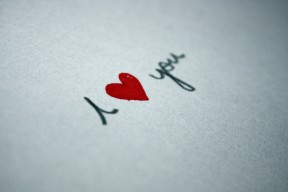 -足球联赛新人横空出世表现惊艳，足球新人排名