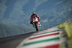 九游官网下载电脑版-欧洲杯变阵奇兵：战术灵活，精彩不断！，70秒还原欧洲杯惊魂瞬间